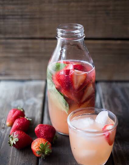 Strawberry detox water